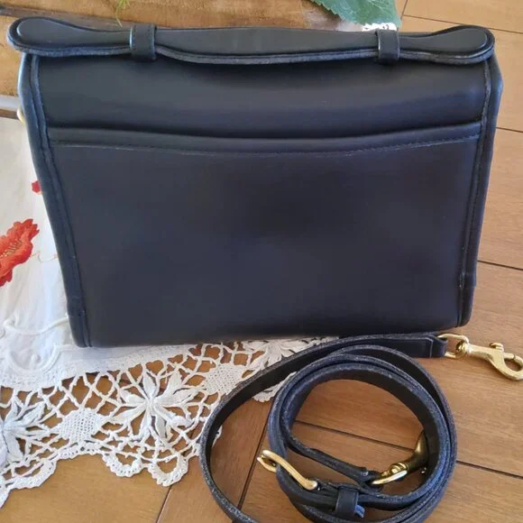 Vintage Coach Navy Court Crossbody Handbag + Hangtag 9870 - Picture 5 of 14